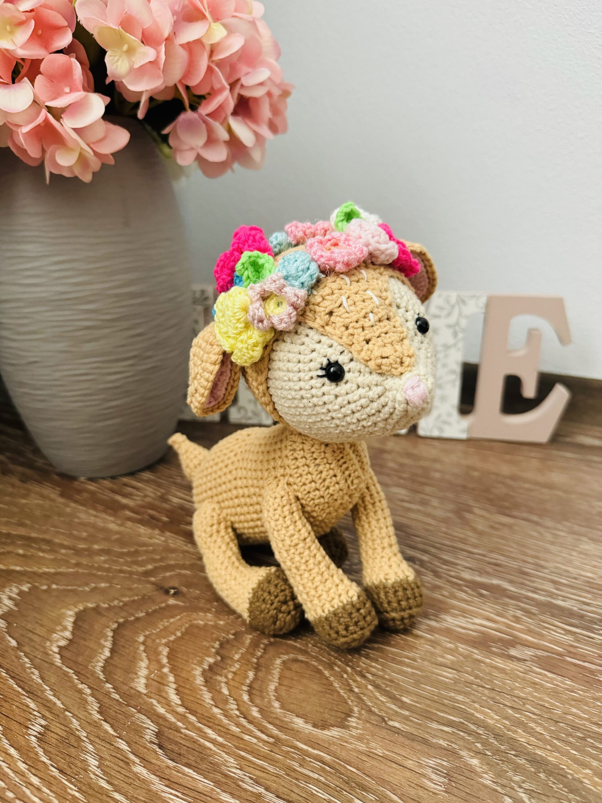 háčkovaná srnka Samantha pre deti mäkká handmade hračka