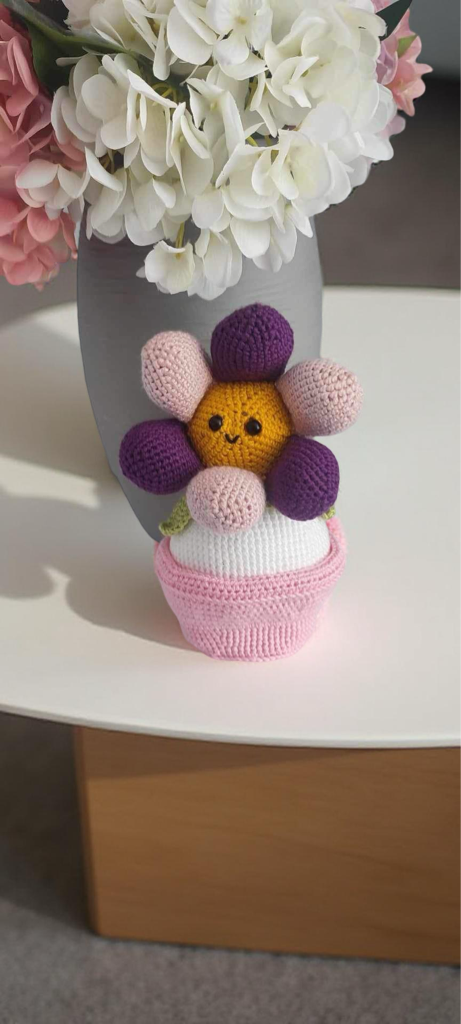 Háčkovaná hračka Kvetinka Rose pre deti – Obrázok 3