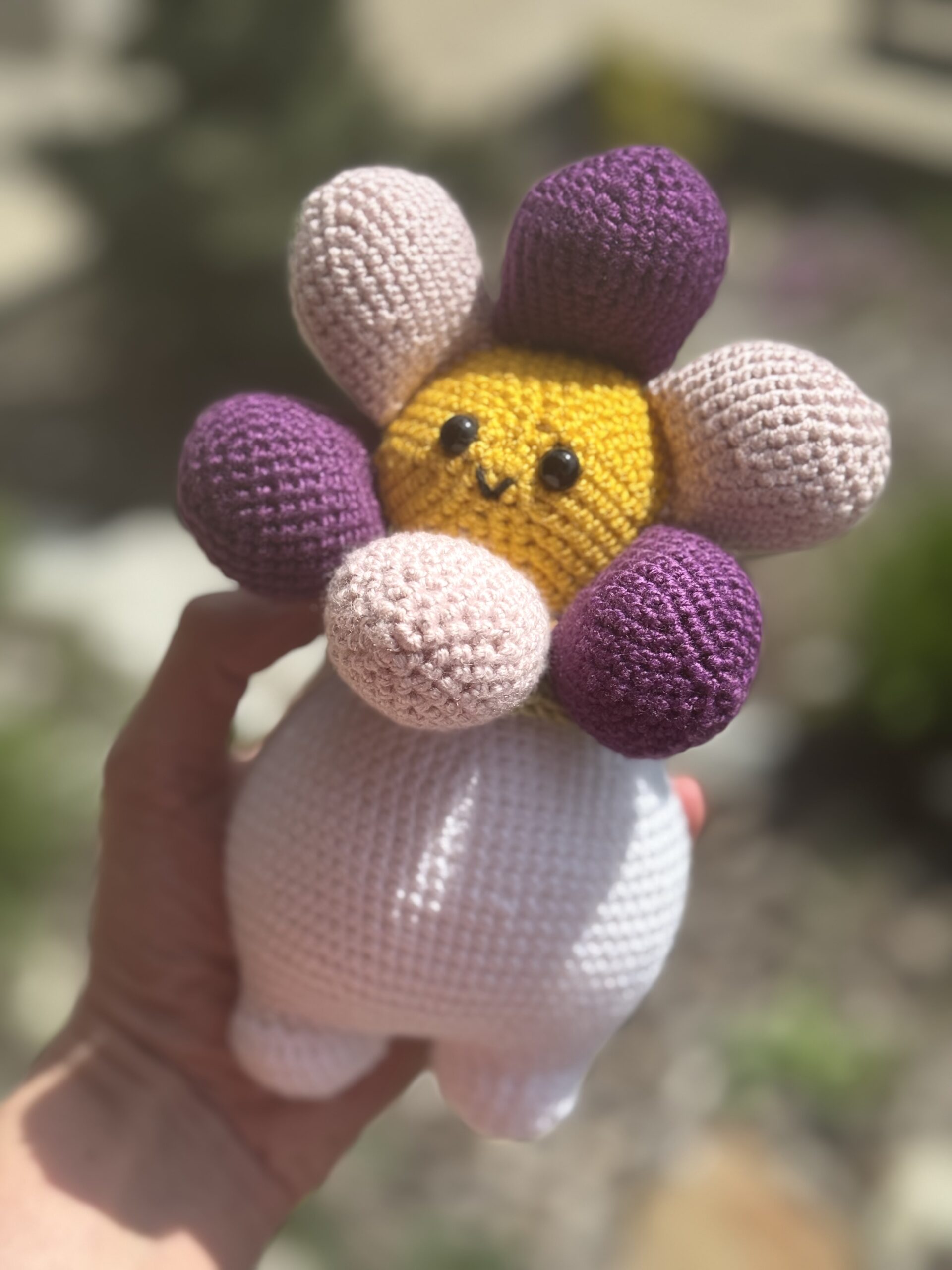 Háčkovaná hračka Kvetinka Rose pre deti – Obrázok 2