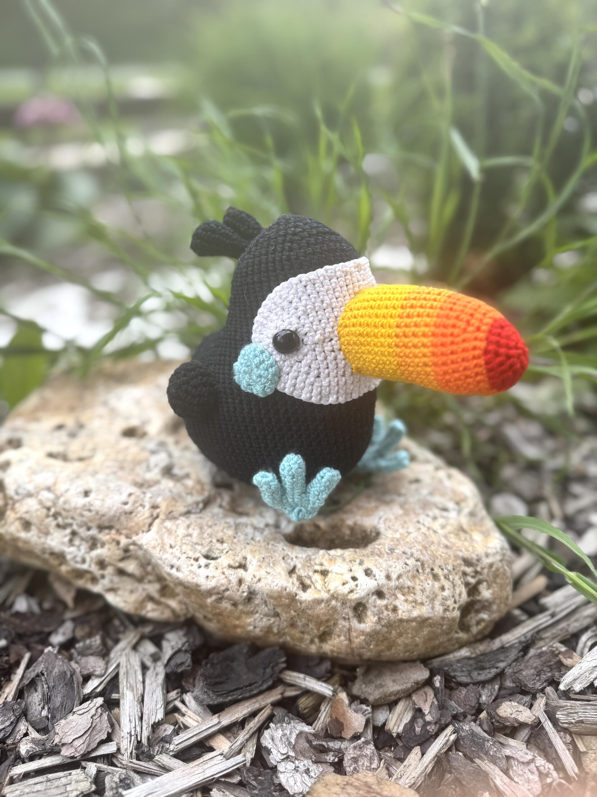 háčkovaný tukan Herbie pre deti mäkká handmade hračka