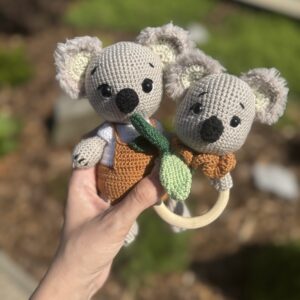 Háčkovaná hračka koala Boomy s hryzátkom pre deti