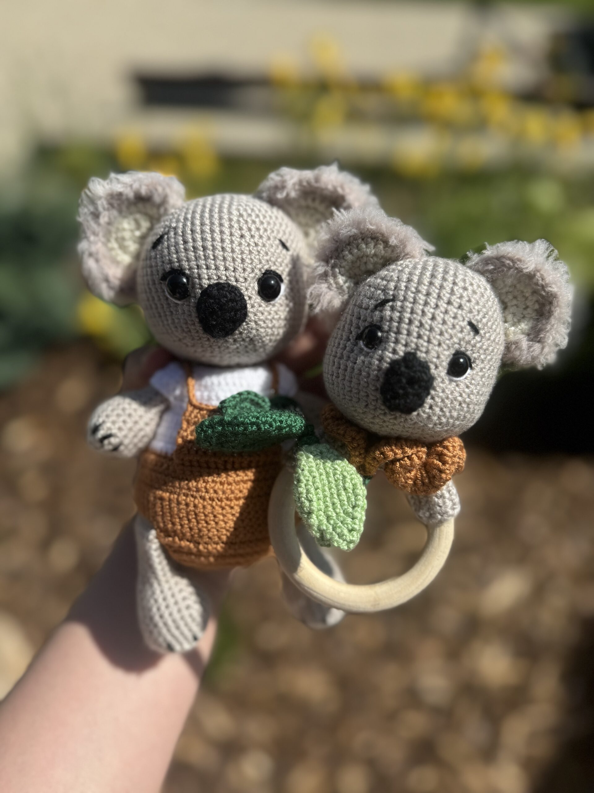 Háčkovaná hračka koala Boomy s hryzátkom pre deti – Obrázok 4