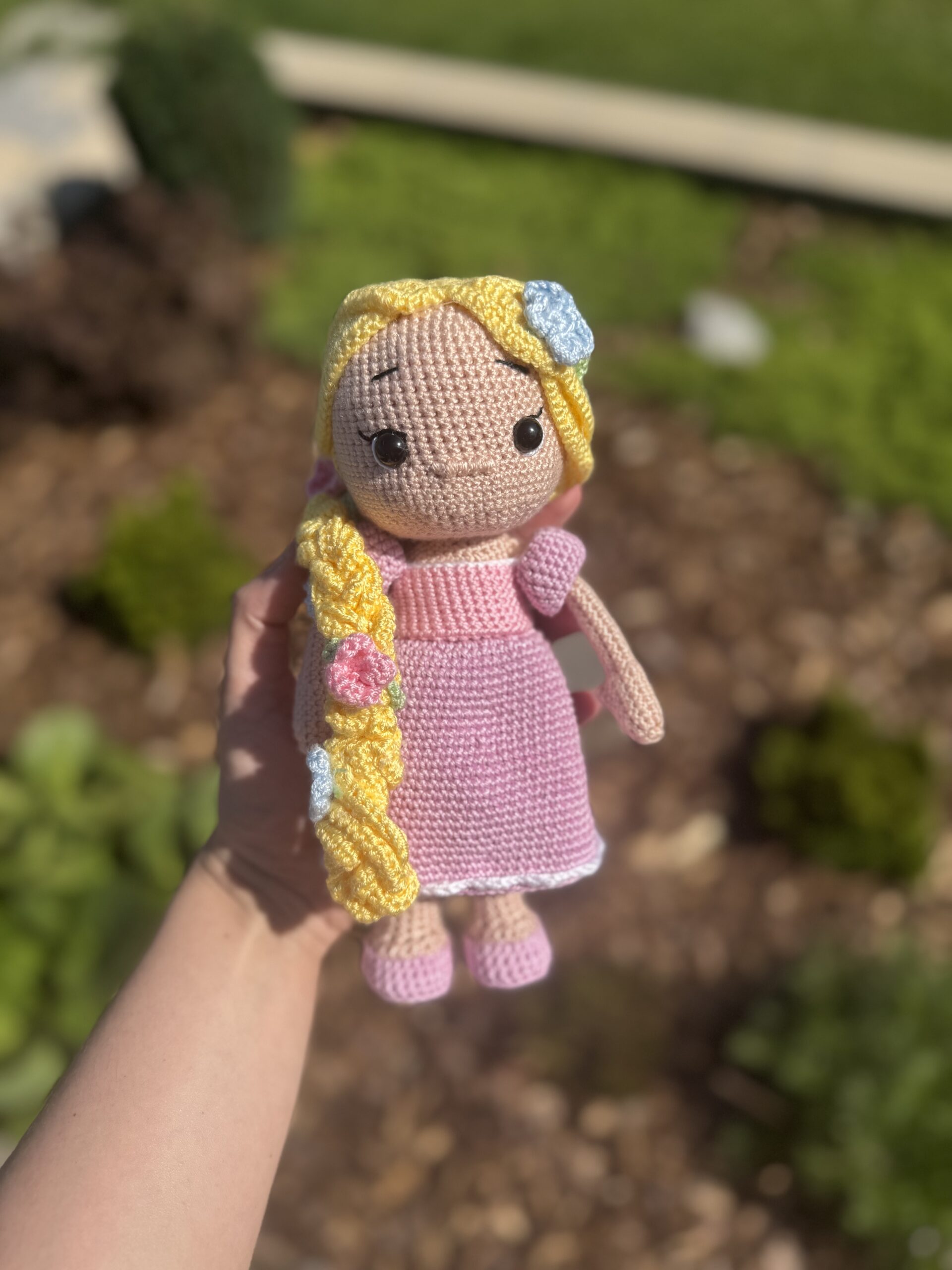 háčkovaná bábika Rapunzel s dlhým vrkočom ručne vyrobená pre deti