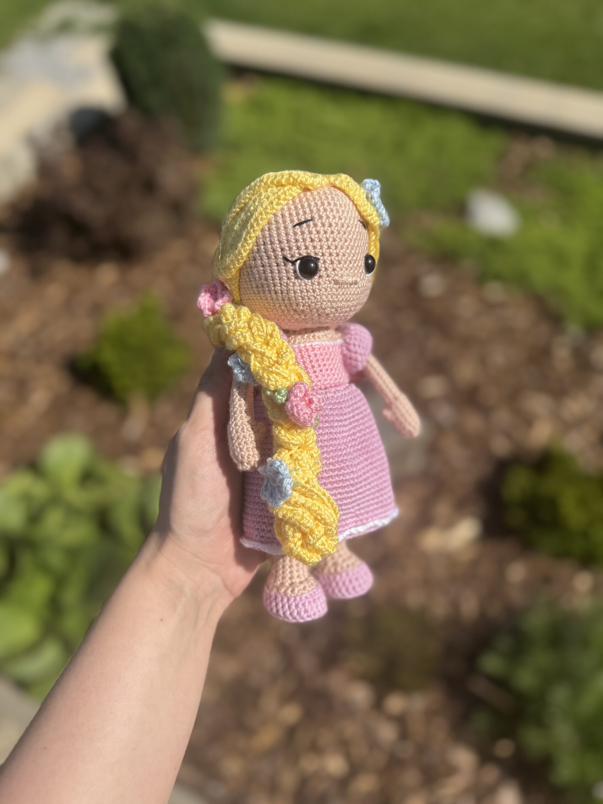 Háčkovaná bábika Rapunzel – Obrázok 3